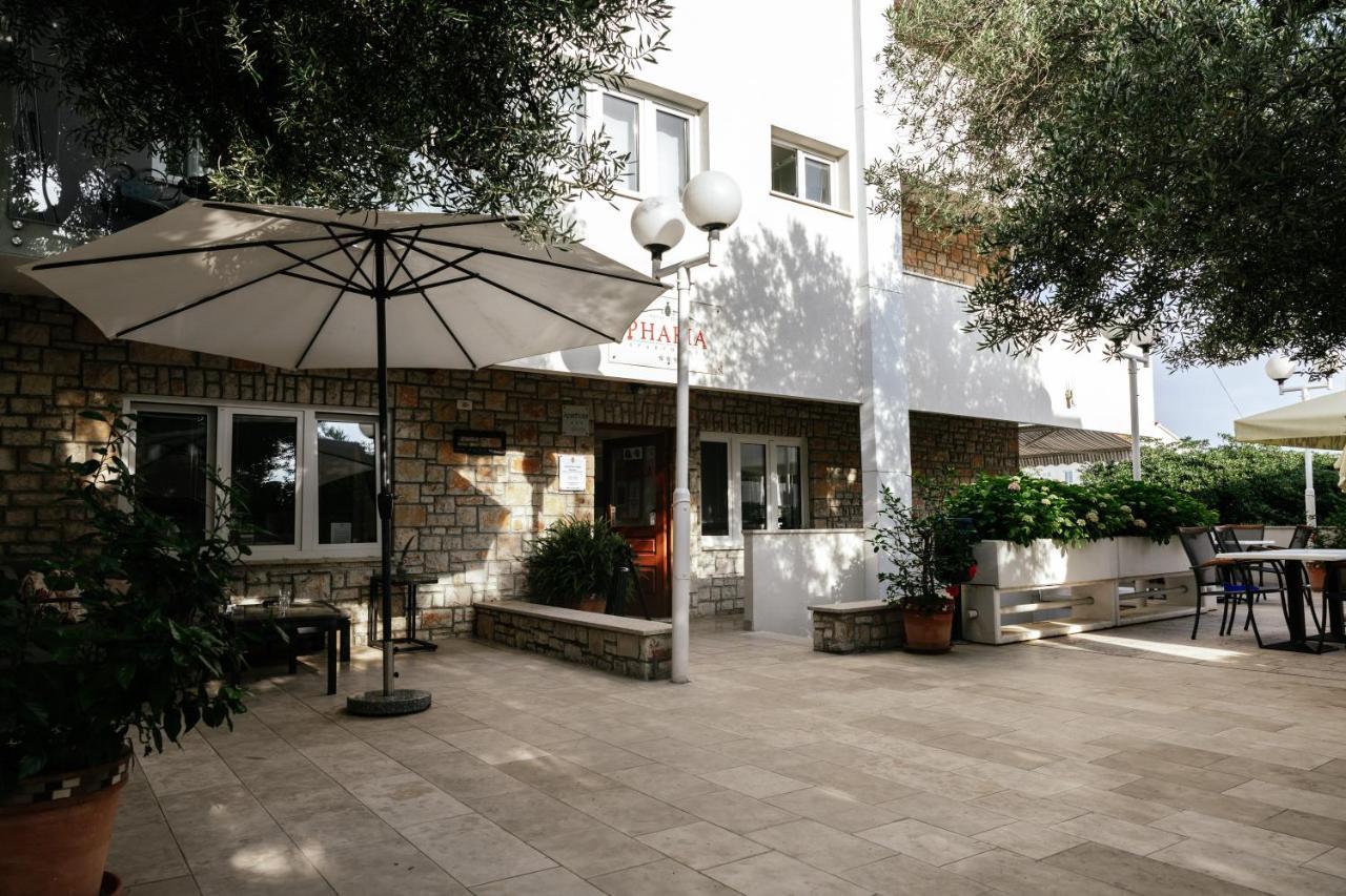 Pharia Hotel And Apartments - By The Beach Hvar Town Exterior foto